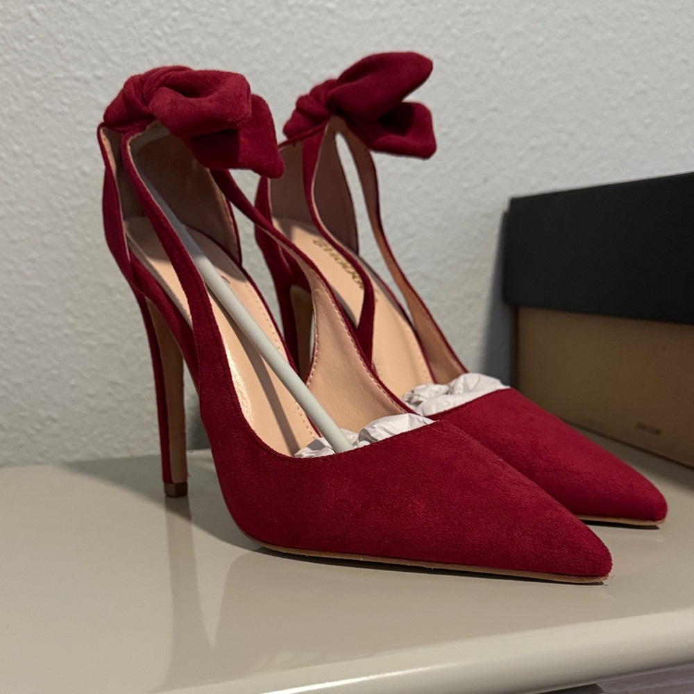 Chic Burgundy Bow Heels